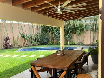 Disfruta a tu familia en esta preciosa casa en Cuernavaca! 3 recs, terraza y alberca privada. Simplemente lo mejor!