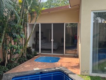 Disfruta a tu familia en esta preciosa casa en Cuernavaca! 3 recs, terraza y alberca privada. Simplemente lo mejor!
