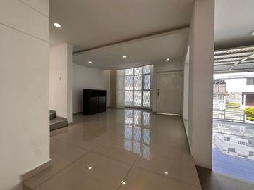 Alquilo casa en el barrio el ingenio 2