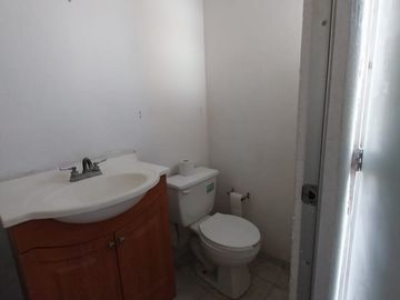 EXCELENTE PROPIEDAD EN ESQUINA Y CALLE PRINCIPAL
