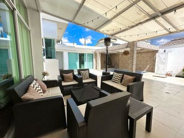 VENTA CASA URB. EL CONDADO