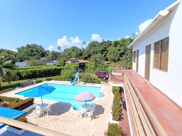 CARMEN DE APICALA- CASA DE RECREO 