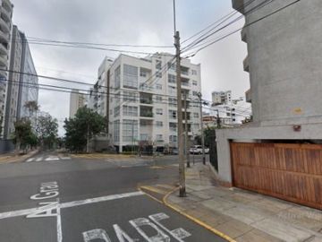 SE VENDE DUPLEX 27O M2 CERCA A MALECON BALTA Y CISNERROS