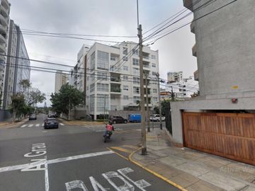 SE VENDE DUPLEX 27O M2 CERCA A MALECON BALTA Y CISNERROS