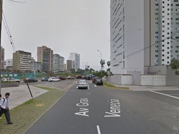 SE VENDE DUPLEX 27O M2 CERCA A MALECON BALTA Y CISNERROS