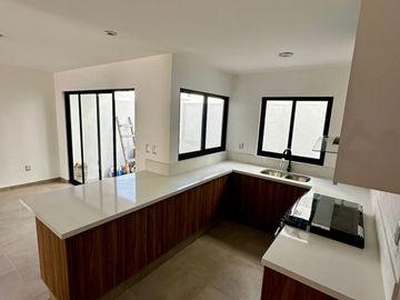 VENTA CASA CON ROOF GARDEN, JARDÍN Y ESTUDIO EN ZEN LIFE II