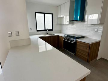 VENTA CASA CON ROOF GARDEN, JARDÍN Y ESTUDIO EN ZEN LIFE II