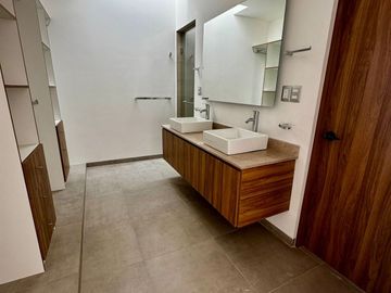 VENTA CASA CON ROOF GARDEN, JARDÍN Y ESTUDIO EN ZEN LIFE II