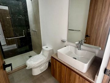 VENTA CASA CON ROOF GARDEN, JARDÍN Y ESTUDIO EN ZEN LIFE II