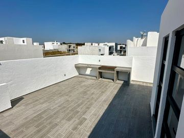 VENTA CASA CON ROOF GARDEN, JARDÍN Y ESTUDIO EN ZEN LIFE II