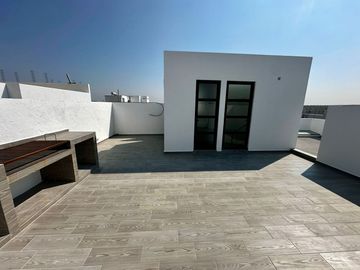 VENTA CASA CON ROOF GARDEN, JARDÍN Y ESTUDIO EN ZEN LIFE II