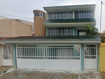 CALLE ADOLFO LOPEZ MATEOS COL.PETROLERA COATZACOALCOS VERACRUZ