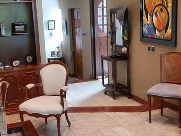 ESPECTACULAR CASA EN EL ALAMO, DE DOS PISOS, 4 DORM, SALON DE JUEGOS, JARDIN, BBQ, SURCO