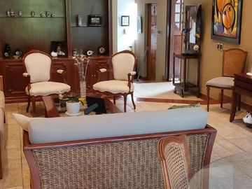 ESPECTACULAR CASA EN EL ALAMO, DE DOS PISOS, 4 DORM, SALON DE JUEGOS, JARDIN, BBQ, SURCO