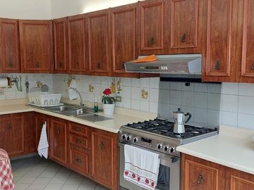 ESPECTACULAR CASA EN EL ALAMO, DE DOS PISOS, 4 DORM, SALON DE JUEGOS, JARDIN, BBQ, SURCO