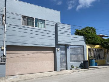 CASA CON 4 ESTUDIOS EN VENTA