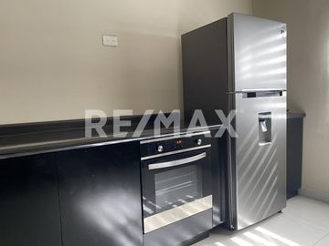 CASA CON 4 ESTUDIOS EN VENTA