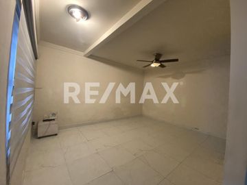CASA CON 4 ESTUDIOS EN VENTA