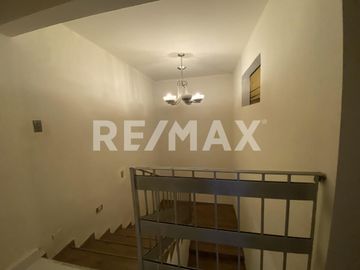 CASA CON 4 ESTUDIOS EN VENTA