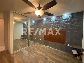 CASA CON 4 ESTUDIOS EN VENTA
