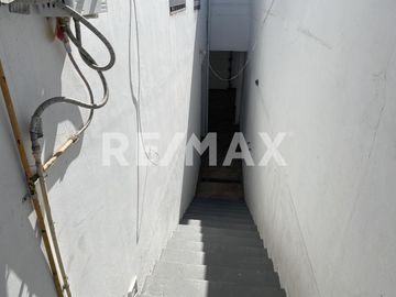 CASA CON 4 ESTUDIOS EN VENTA