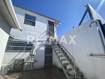 CASA CON 4 ESTUDIOS EN VENTA