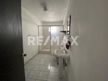 CASA CON 4 ESTUDIOS EN VENTA