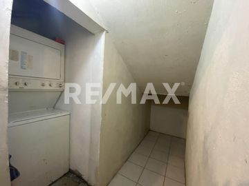 CASA CON 4 ESTUDIOS EN VENTA