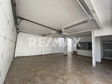 CASA CON 4 ESTUDIOS EN VENTA