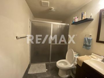CASA CON 4 ESTUDIOS EN VENTA
