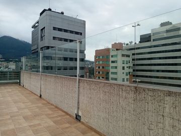 EN VENTA, luminoso   y amplio departamento LA PAZ. $145000