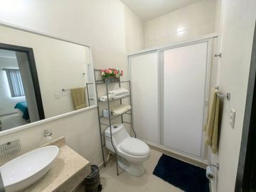 Departamento de 3 habitaciones, 2 baños completos en Selvanova coto 6, Playa del Carmen, Quintana Roo.