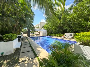 Departamento de 3 habitaciones, 2 baños completos en Selvanova coto 6, Playa del Carmen, Quintana Roo.