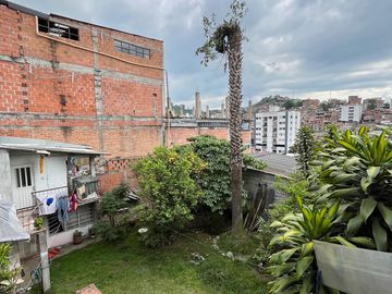 VENTA CASA A DOS CUADRAS DEL PARQUE PRINCIPAL DE VILLAMARIA CON OPCIÓN DE PERMUTA
