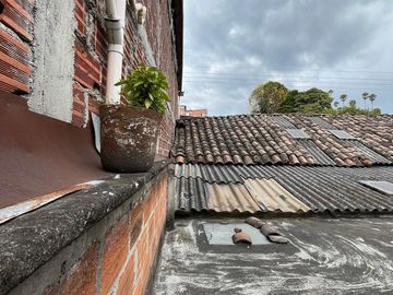 VENTA CASA A DOS CUADRAS DEL PARQUE PRINCIPAL DE VILLAMARIA CON OPCIÓN DE PERMUTA