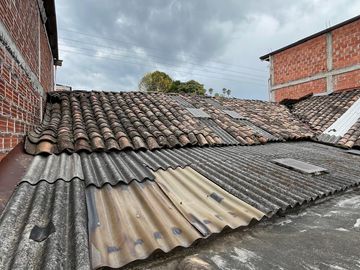 VENTA CASA A DOS CUADRAS DEL PARQUE PRINCIPAL DE VILLAMARIA CON OPCIÓN DE PERMUTA
