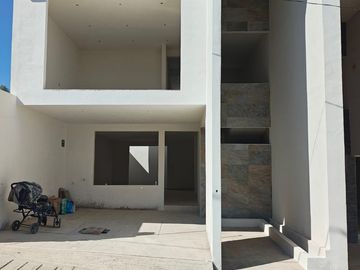 🏡 🏡 ¡ CASA EN PRE-VENTA  COL. EXQUITLAN, TULANCINGO HGO, esta hermosa propiedad de 3 recámaras está lista para convertirse en tu nueva casa. 🏡 🏡