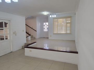 Se Vende Linda Casa en Conjunto Privado dentro de la Urb. Pinar Alto a minutos del Centro Comercial El Bosque