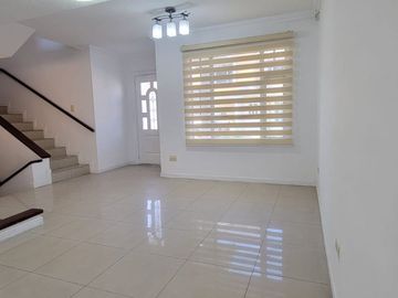 Se Vende Linda Casa en Conjunto Privado dentro de la Urb. Pinar Alto a minutos del Centro Comercial El Bosque