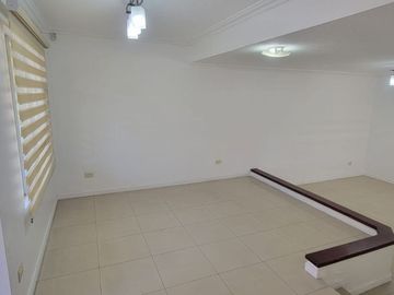 Se Vende Linda Casa en Conjunto Privado dentro de la Urb. Pinar Alto a minutos del Centro Comercial El Bosque