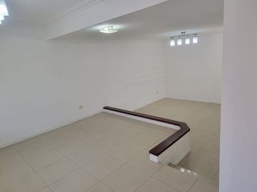 Se Vende Linda Casa en Conjunto Privado dentro de la Urb. Pinar Alto a minutos del Centro Comercial El Bosque