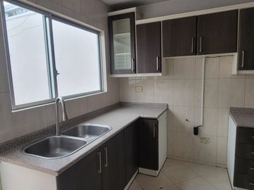 Se Vende Linda Casa en Conjunto Privado dentro de la Urb. Pinar Alto a minutos del Centro Comercial El Bosque
