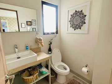 🏡 LOFT EN VENTA con diseño moderno y acceso a una casa club que redefine el lujo y la comodidad.