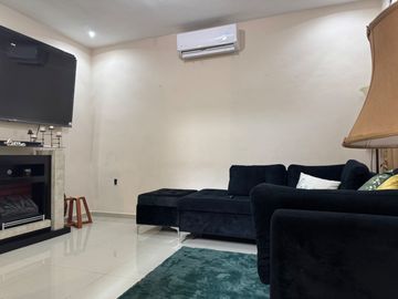 CASA EN RENTA AMUEBLADA Y EQUIPADA EN SANTIAGO, N.L.