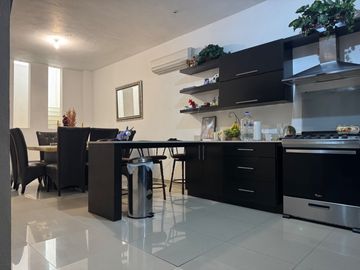 CASA EN RENTA AMUEBLADA Y EQUIPADA EN SANTIAGO, N.L.