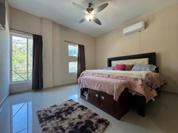 CASA EN RENTA AMUEBLADA Y EQUIPADA EN SANTIAGO, N.L.