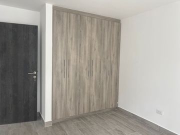 Casa de venta en Tumbaco sector Tola Grande, esquinera, 116m2 de jardín.