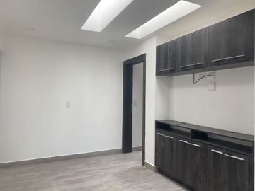 Casa de venta en Tumbaco sector Tola Grande, esquinera, 116m2 de jardín.