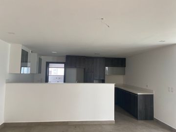 Casa de venta en Tumbaco sector Tola Grande, esquinera, 116m2 de jardín.