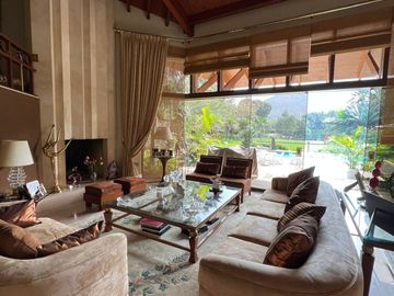 Hermosa residencia en la Planicie con salida Al Golf